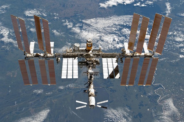 nasa-iss-03-10-2011.jpg